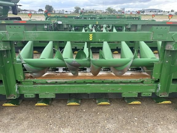Image of John Deere C18R equipment image 3