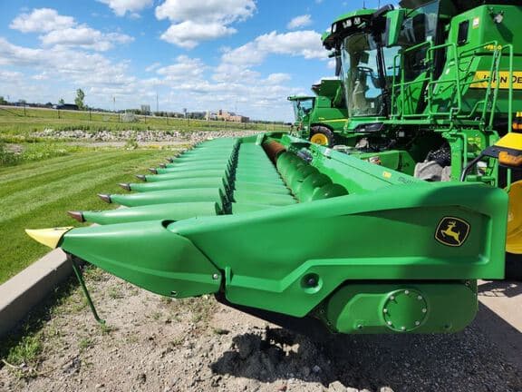 Image of John Deere C18R equipment image 2