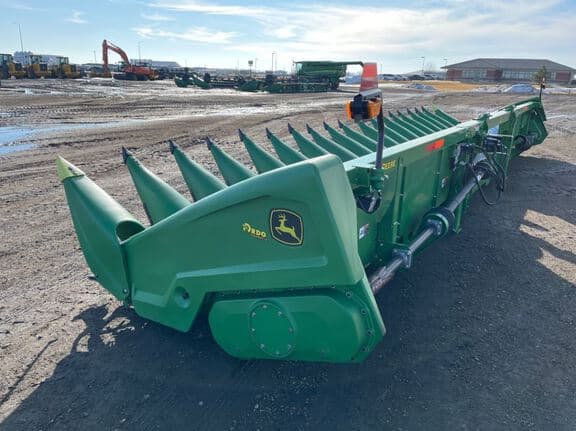Image of John Deere C18R equipment image 3