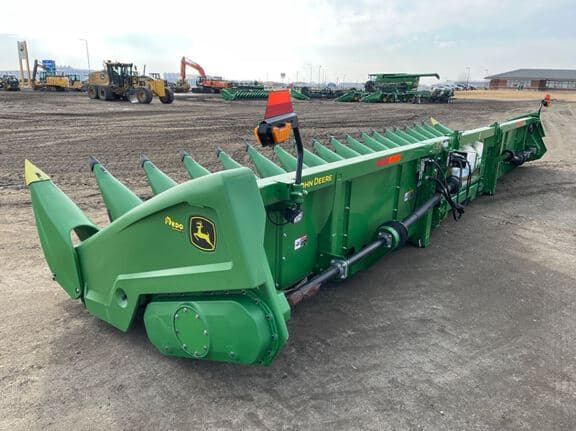 Image of John Deere C18R equipment image 3