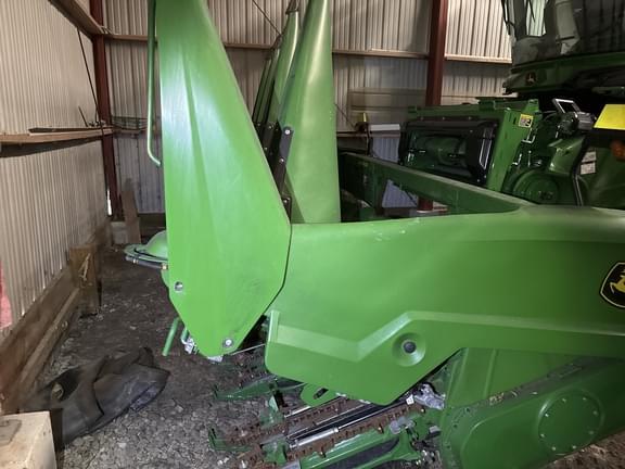 Image of John Deere C6R equipment image 3