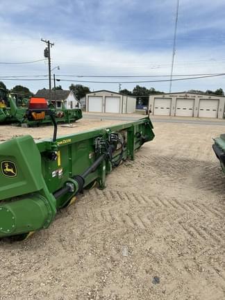 Image of John Deere C8R equipment image 3