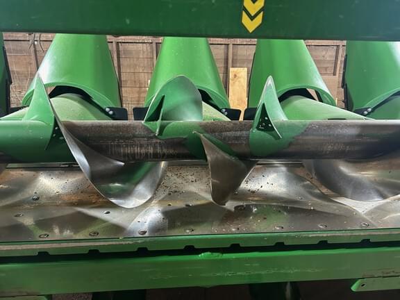 Image of John Deere C8R equipment image 4