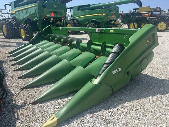 Main image John Deere C8R