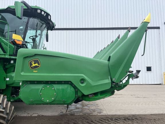 Image of John Deere C8R equipment image 4