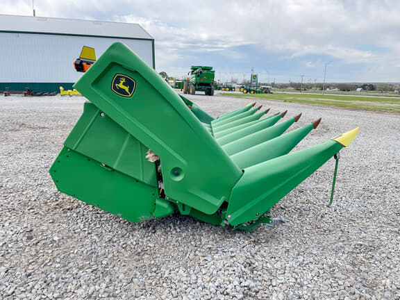 Image of John Deere C8R equipment image 3