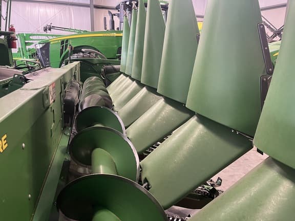 Image of John Deere C8R equipment image 2