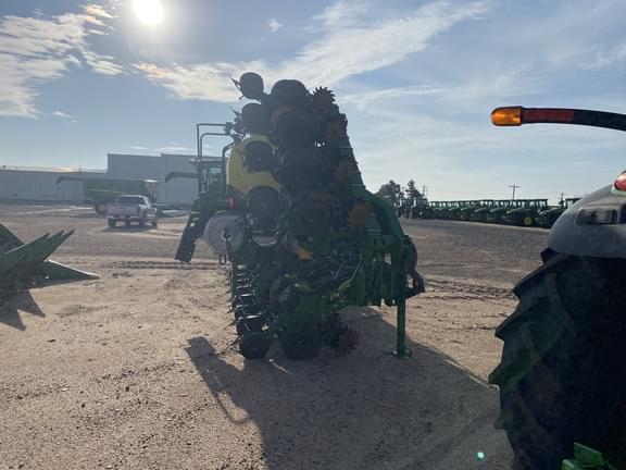 Image of John Deere DR16X equipment image 2