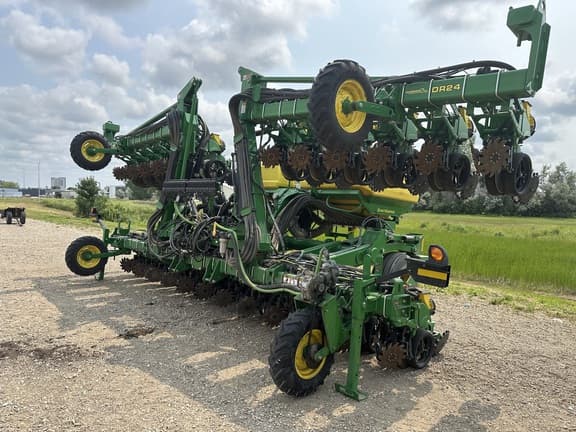 Image of John Deere DR24 equipment image 3