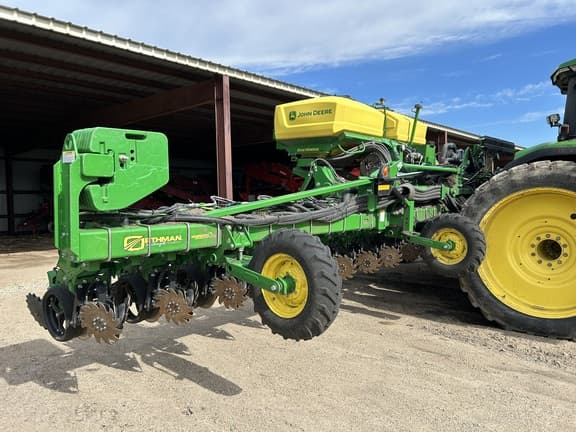 Image of John Deere DR24 equipment image 4