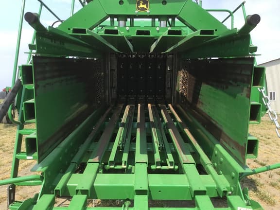 Image of John Deere L341R equipment image 4