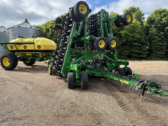 Image of John Deere N560 equipment image 1