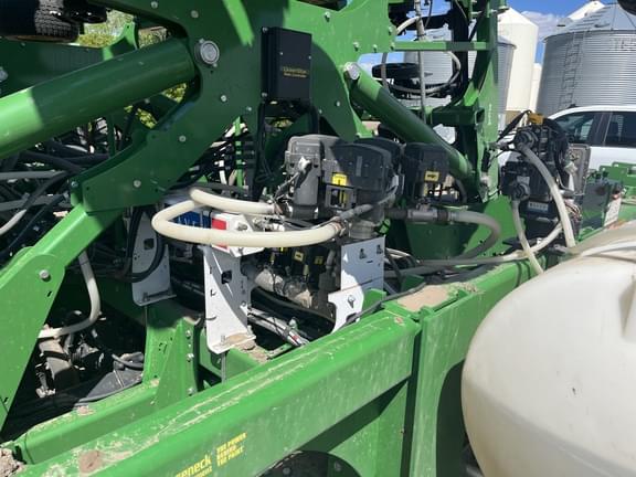 Image of John Deere N560F equipment image 4