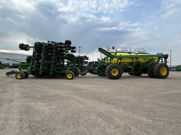 Image of John Deere N560F equipment image 1