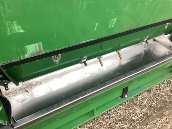 Image of John Deere RD35F equipment image 3