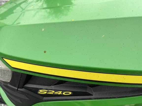 Image of John Deere S240 equipment image 4