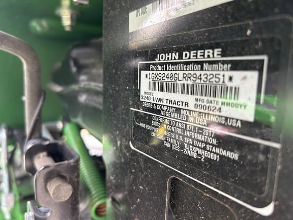 Image of John Deere S240 equipment image 1