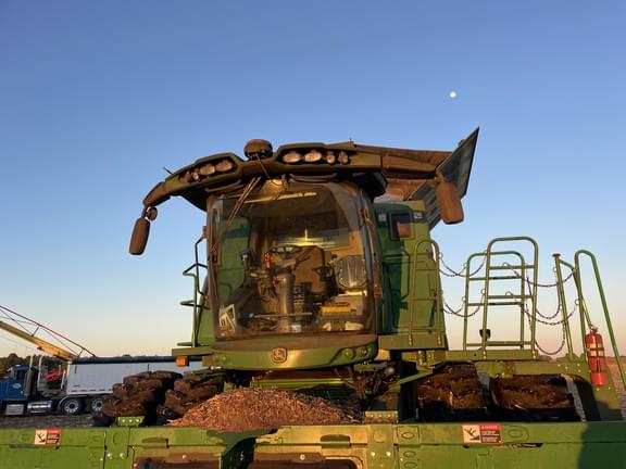 Image of John Deere S770 equipment image 4