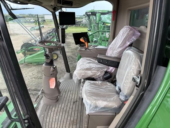 Image of John Deere S770 equipment image 4