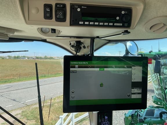 Image of John Deere S770 equipment image 4