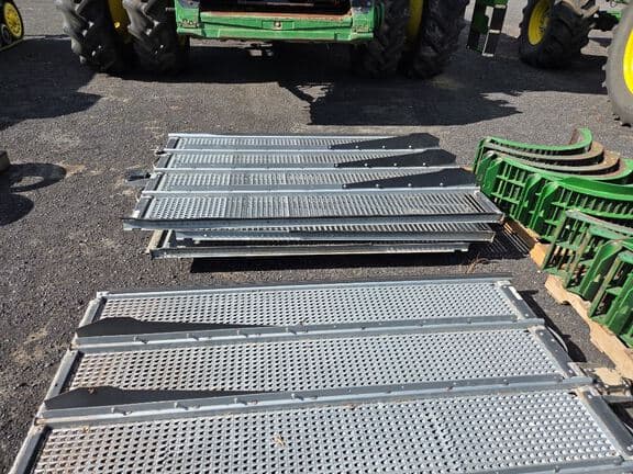 Image of John Deere S770 equipment image 4