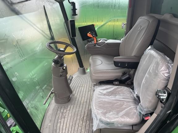 Image of John Deere S770 equipment image 4