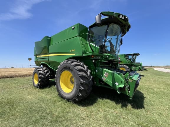 Image of John Deere S770 equipment image 2