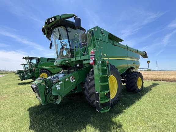 Image of John Deere S770 equipment image 1