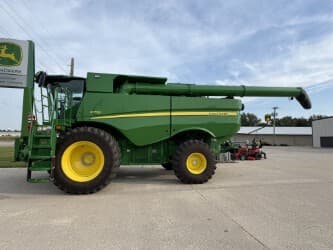 Image of John Deere S770 equipment image 2