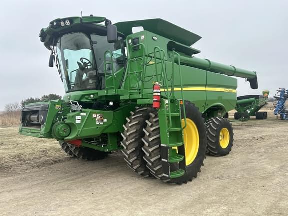 Image of John Deere S770 Primary image