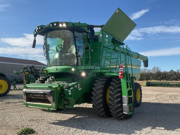 Image of John Deere S770 equipment image 1