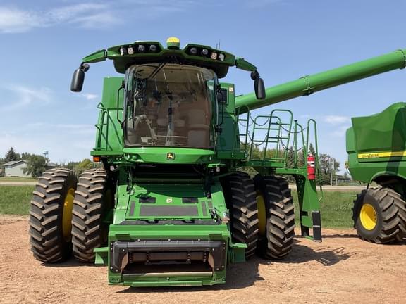 Image of John Deere S770 equipment image 1