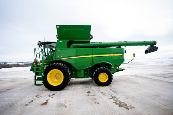 Image of John Deere S770 equipment image 1