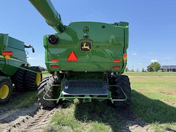 Image of John Deere S770 equipment image 1