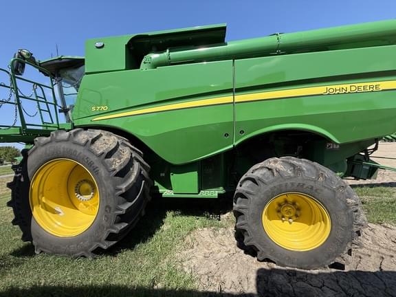 Image of John Deere S770 equipment image 4