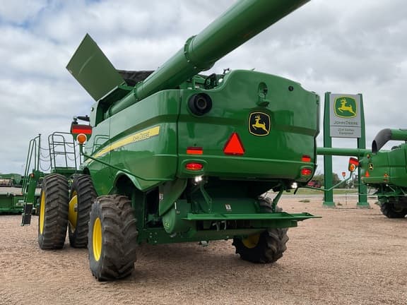 Image of John Deere S770 equipment image 2