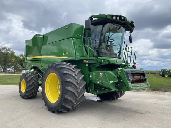 Image of John Deere S770 equipment image 2