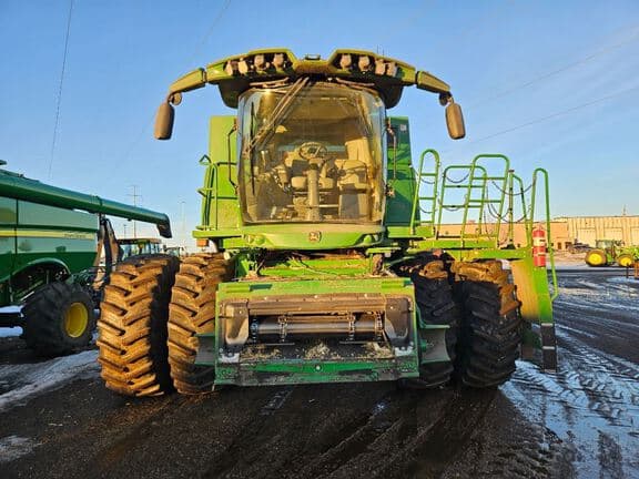 Image of John Deere S780 equipment image 1