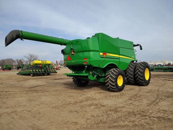 Image of John Deere S780 equipment image 4