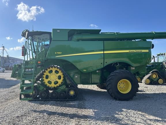 Image of John Deere S780 equipment image 1