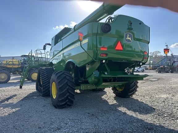 Image of John Deere S780 equipment image 2