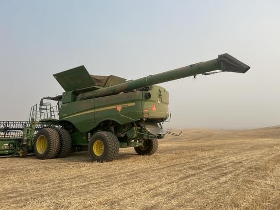 Image of John Deere S780 equipment image 1