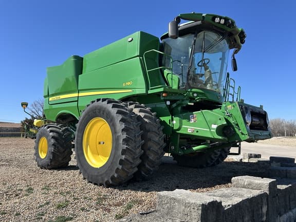 Image of John Deere S780 equipment image 1