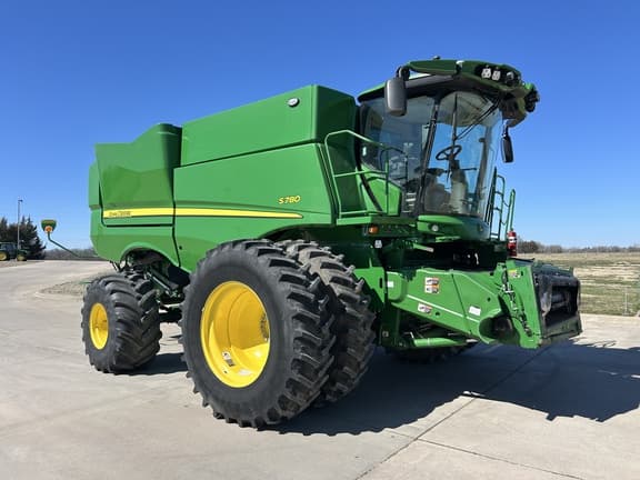 Image of John Deere S780 equipment image 2