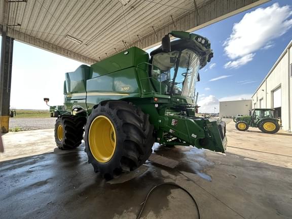 Image of John Deere S780 equipment image 1