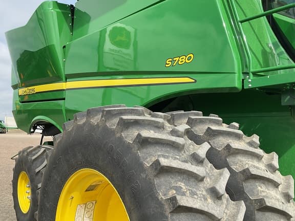 Image of John Deere S780 equipment image 4