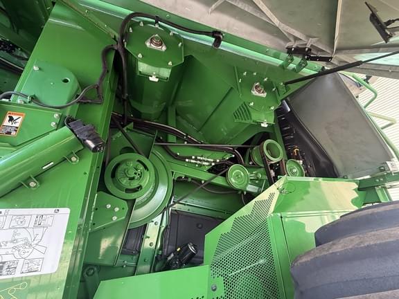 Image of John Deere S780 equipment image 1