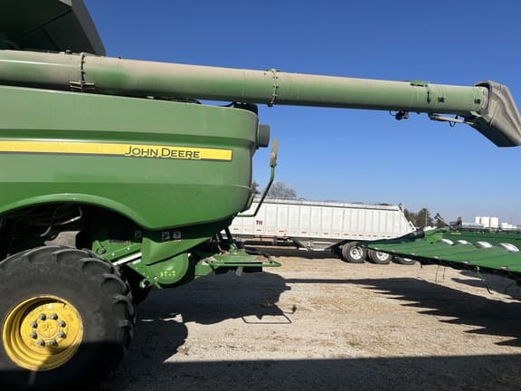 Image of John Deere S780 equipment image 2