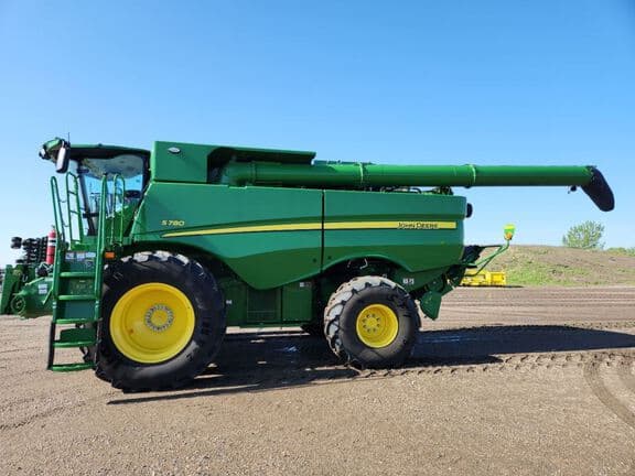 Image of John Deere S780 equipment image 1