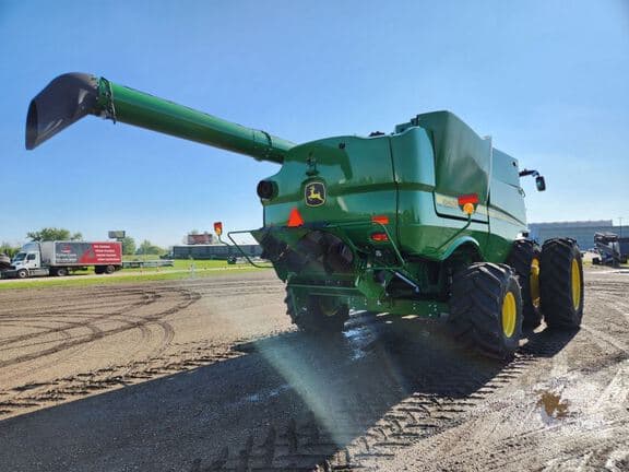 Image of John Deere S780 equipment image 4